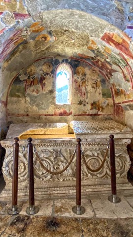 Sarcofago, Chiesa di San Nicola